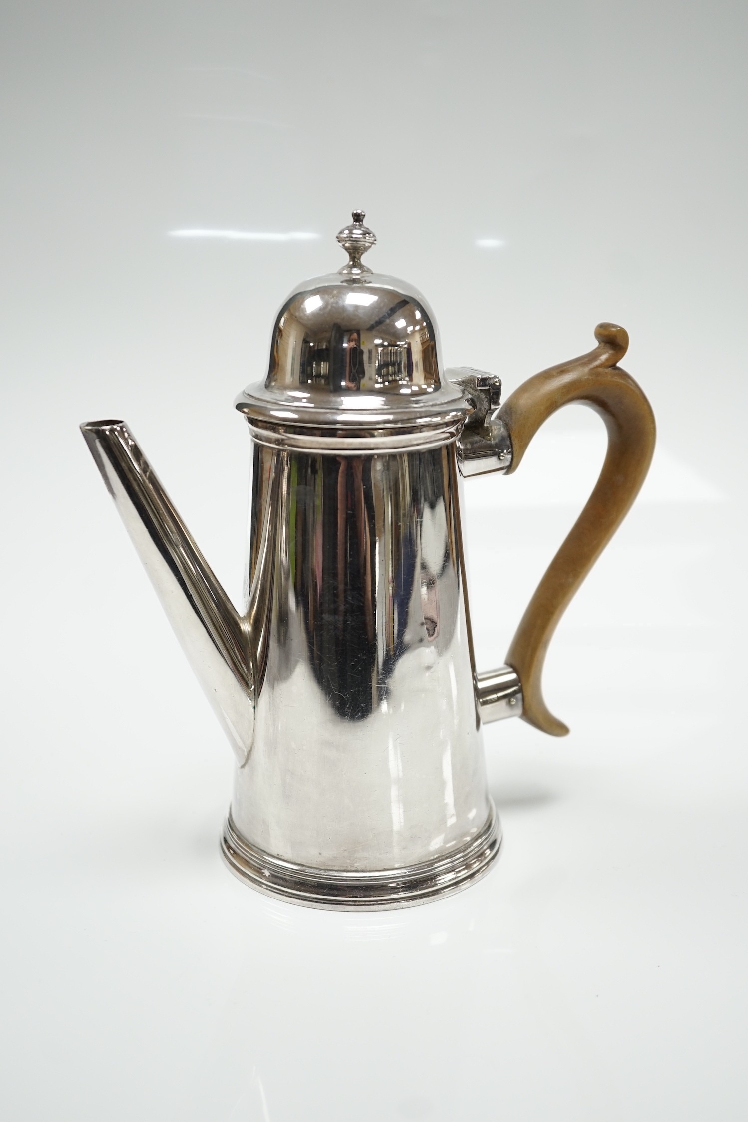 A late Victorian silver bachelor's coffee pot, by Charles Stuart Harris, London, 1896, height 18.8cm, gross weight 11.9oz.